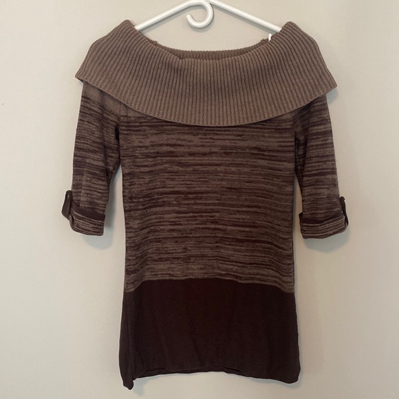 Le Chateau purple 3/4 length sweater with button detail on sleeves. Size XS. - Picture 1 of 6
